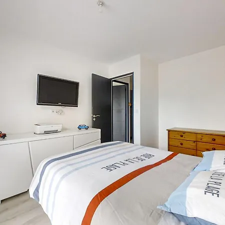 3 Bedroom Lovely In Fouesnant